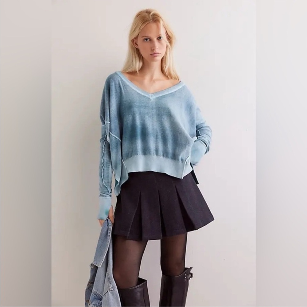 NWOT Free People We The Free Gibson V-Neck Pullover - Rainforest
Combo